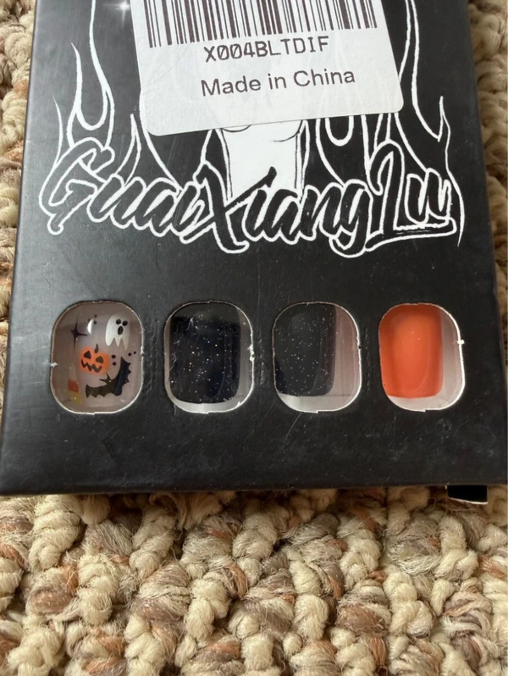 Guai Xiang Lu Halloween pumpkin + bat press on nails
